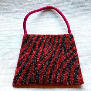 Small black/red evening bag beaded